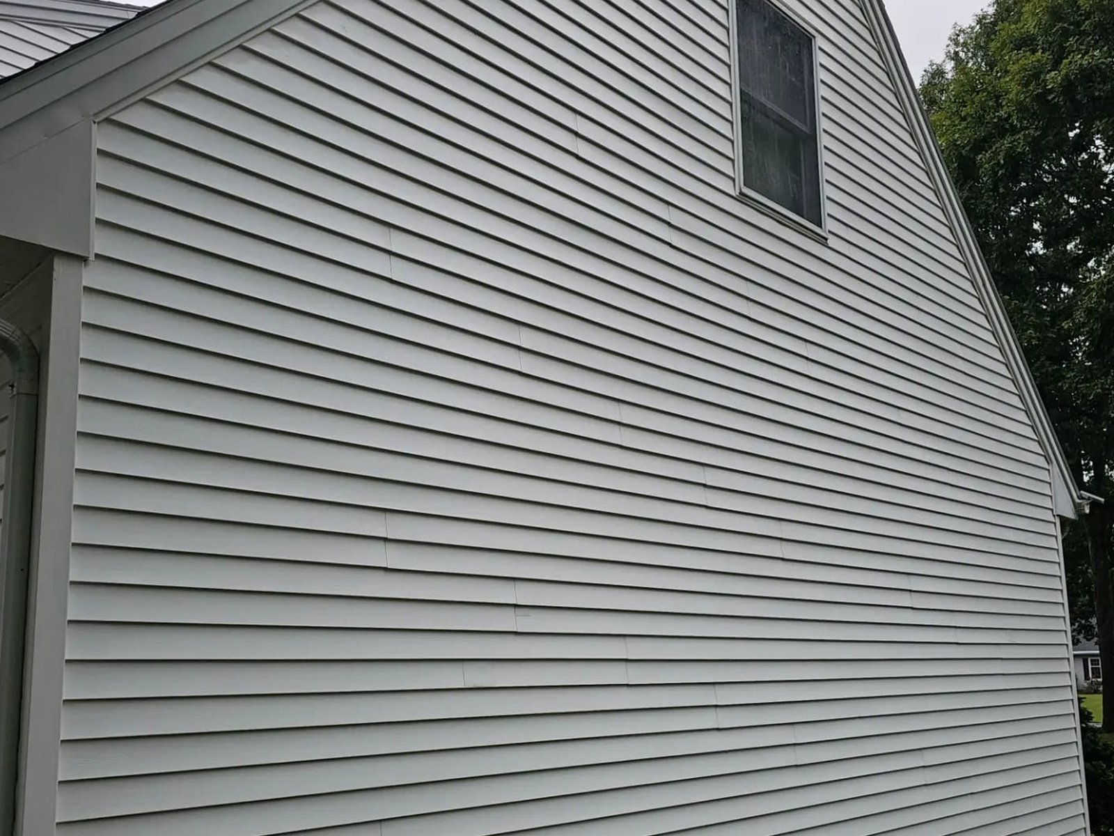 Clean vinyl siding on a home after pressure washing